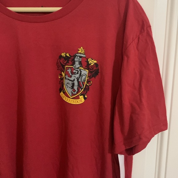 Gryffindor Teeshirt - Picture 2 of 5